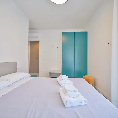Apartmentsgarda - Residenza Vittoria شقة *